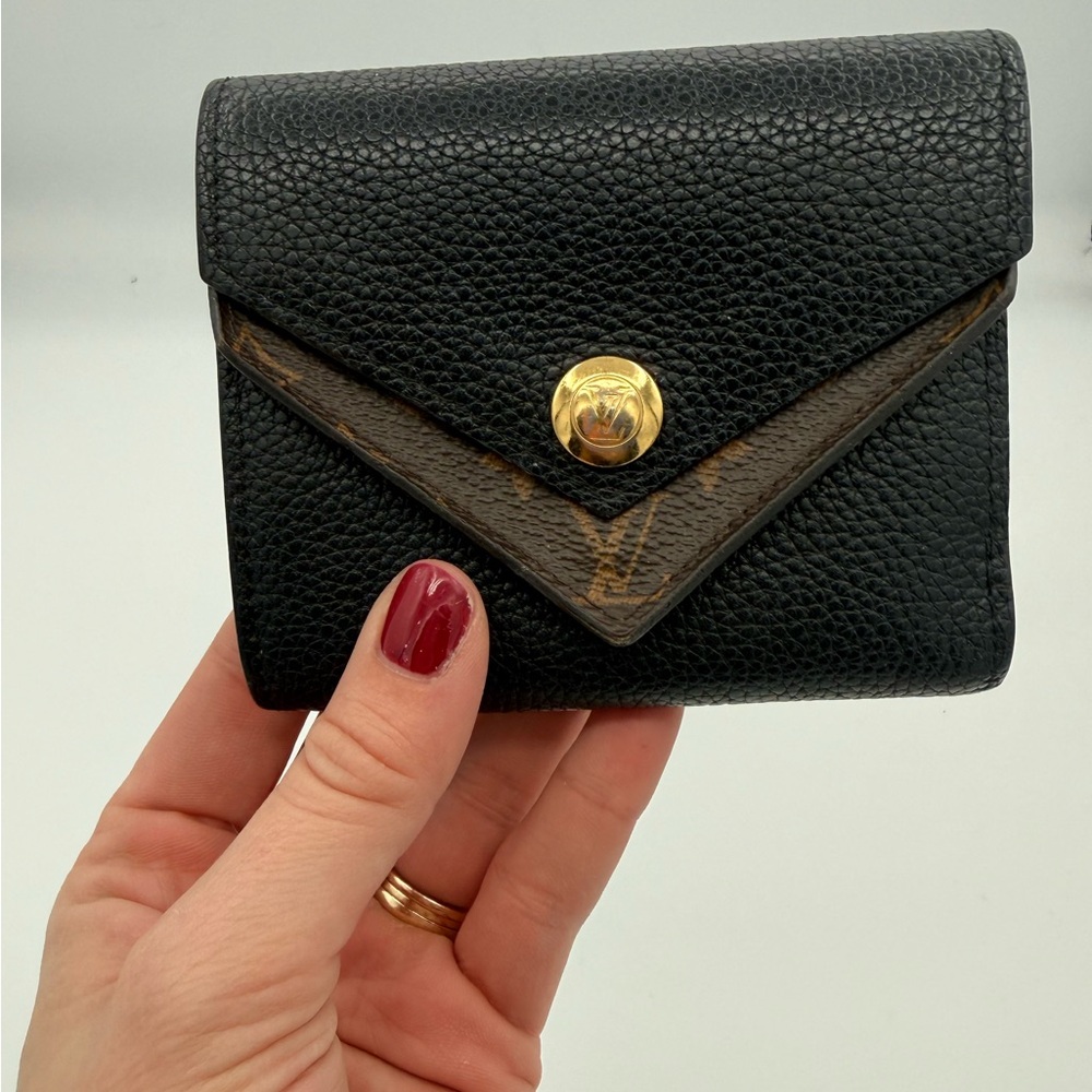 Louis Vuitton Peekabo Monogram Compact Wallet